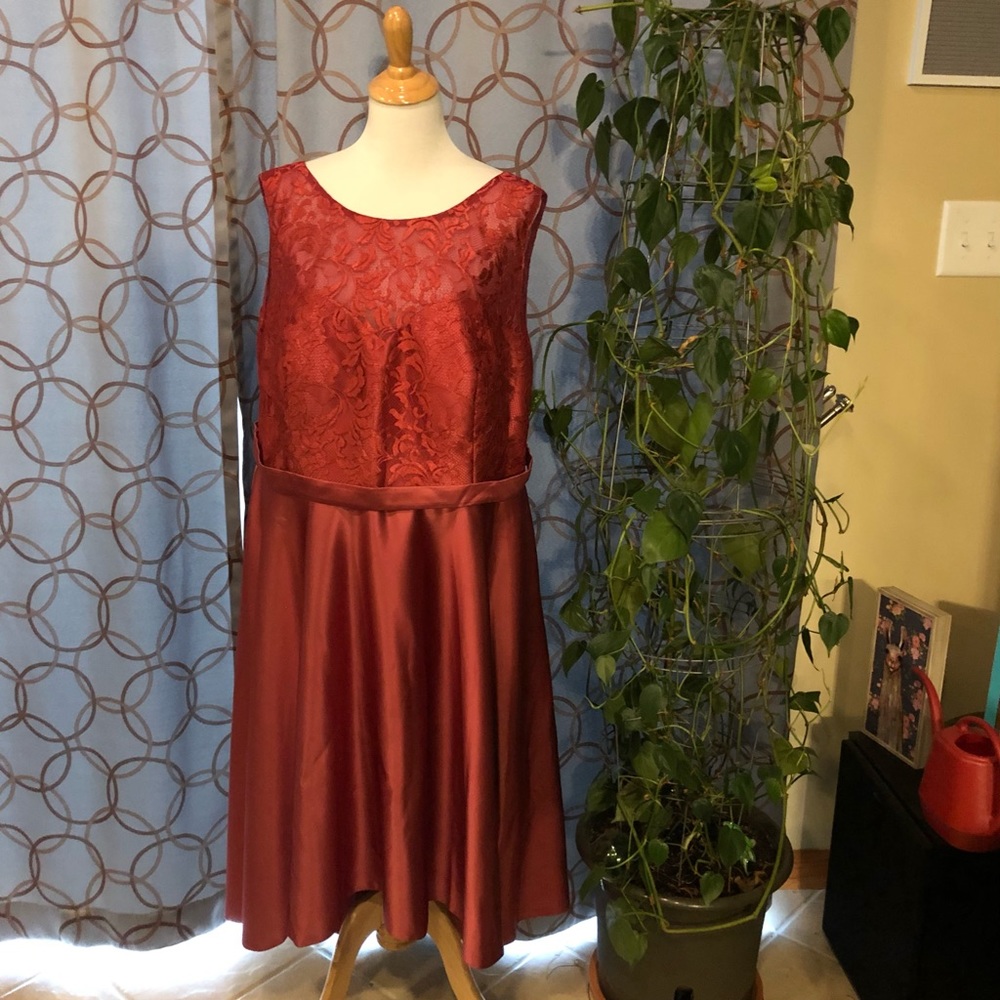 JJs House Mulberry Sleeveless Hi-Lo Gown